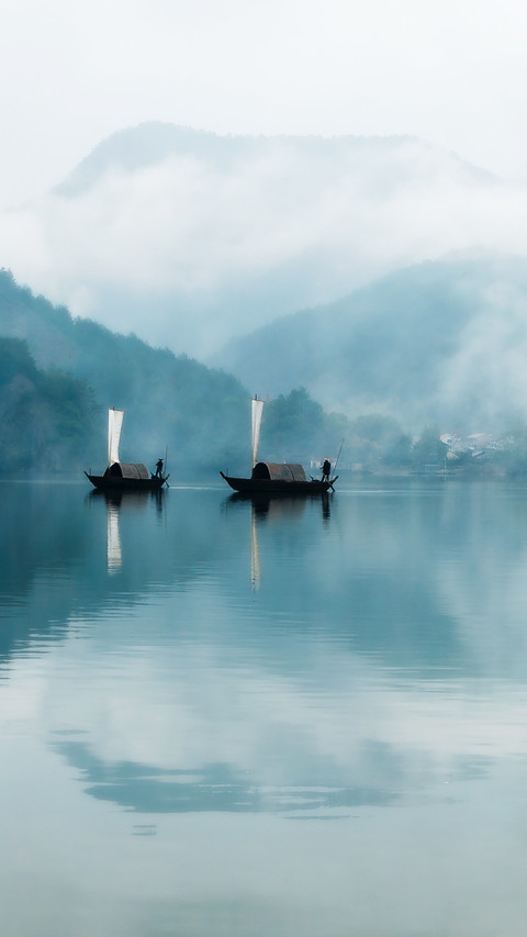 The misty and rainy oujiang river is depicted in a screenshot