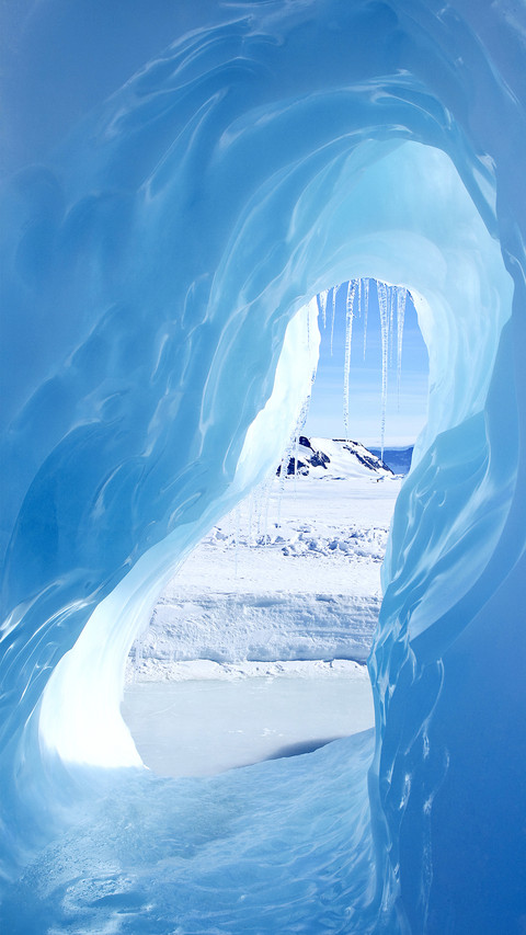 Looking through an Ice Cave screenshot