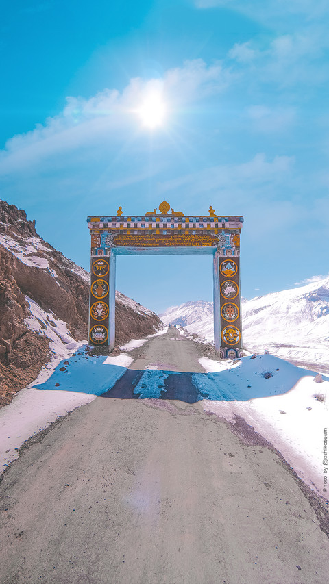Gateway to Key Monastery, Spiti Valley, India screenshot
