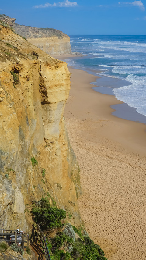 Coastal cliffs and beaches screenshot