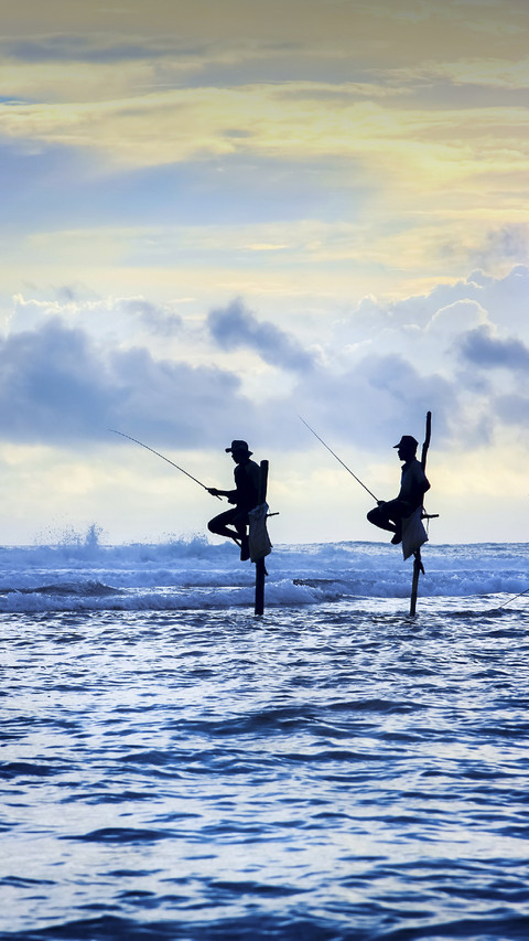 Men Fishing on Stilts screenshot