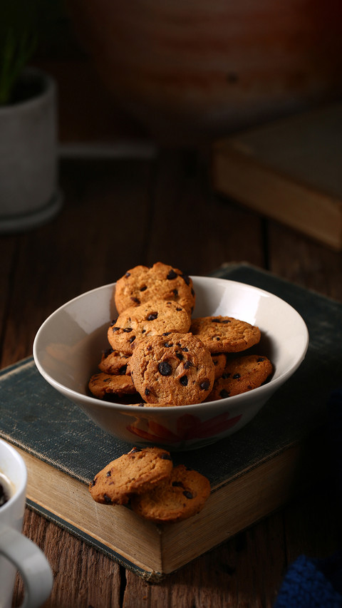 The chocolate chip cookies are in a bowl on the old book screenshot
