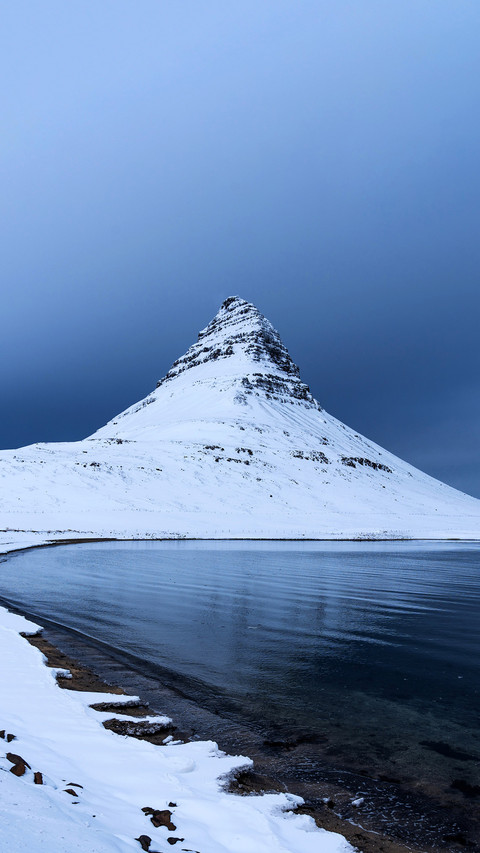 Winter landscape of Iceland with Kirkjufellsfoss screenshot