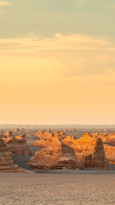 The Spectacular Sunrise over the Dunhuang Yardang screenshot