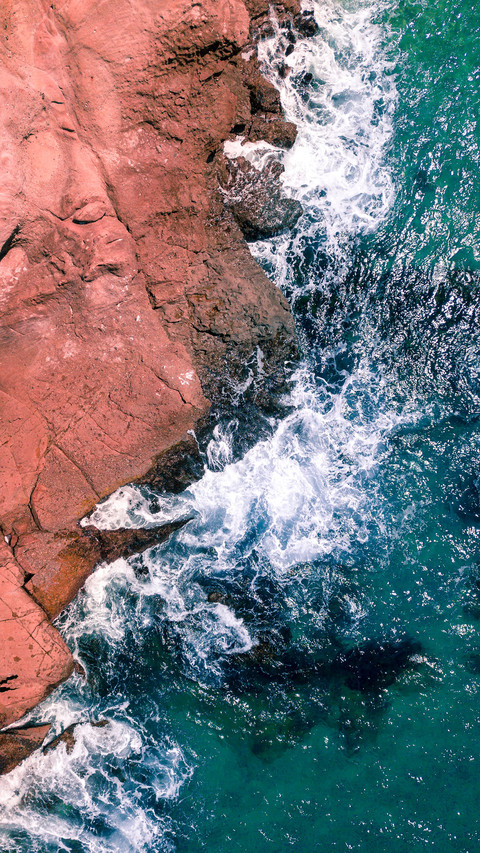 Waves crashing screenshot