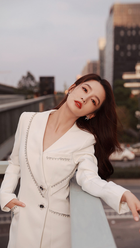 气质俱佳的李沁 screenshot