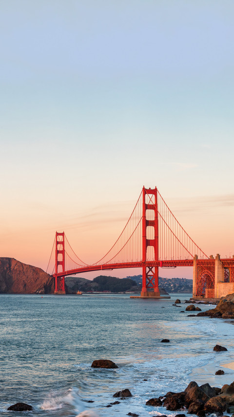 The Golden Gate Bridge that spans the San Francisco Bay screenshot