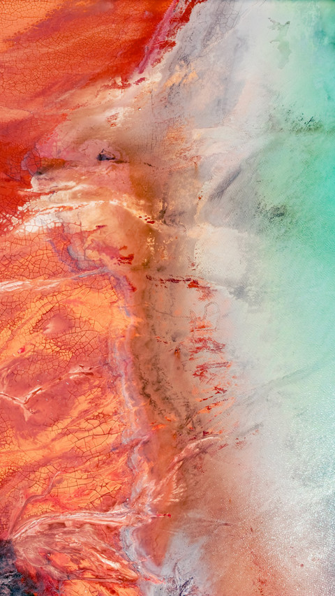 Cracks in the earth's surface reflect screenshot