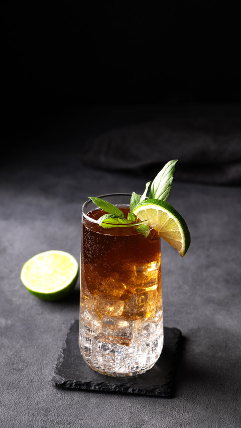 Coffee brew in a glass with tonic screenshot