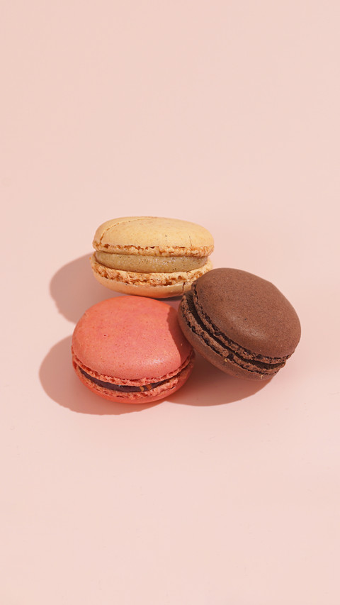 Stacked pink and chocolate macarons screenshot