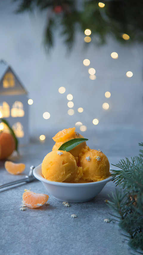 Tangerine Ice Cream and New Year's Festive Decor screenshot