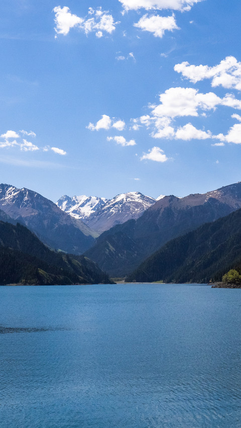 Heavenly lake of tianshan screenshot