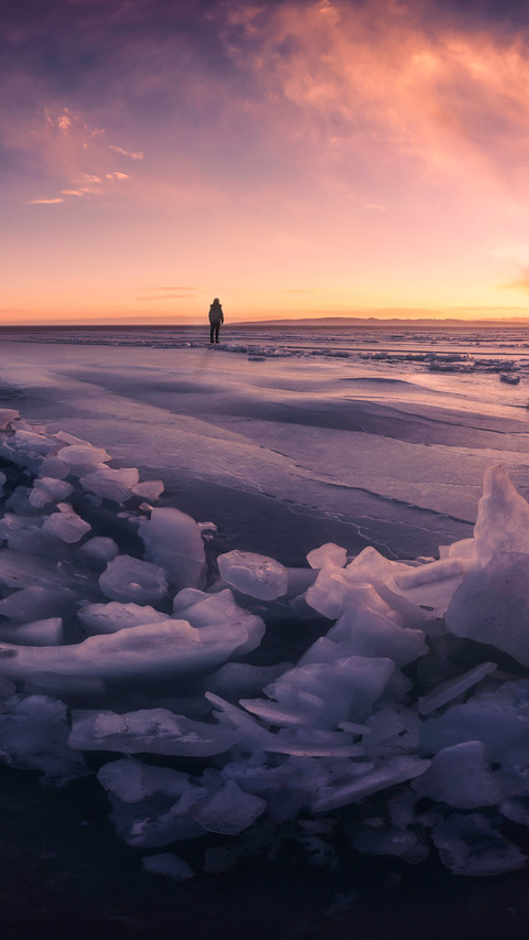 Evening glow on frozen lake screenshot