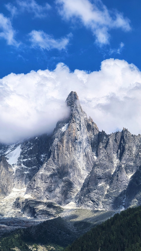 The snowcapped mountains are sometimes high and sometimes screenshot