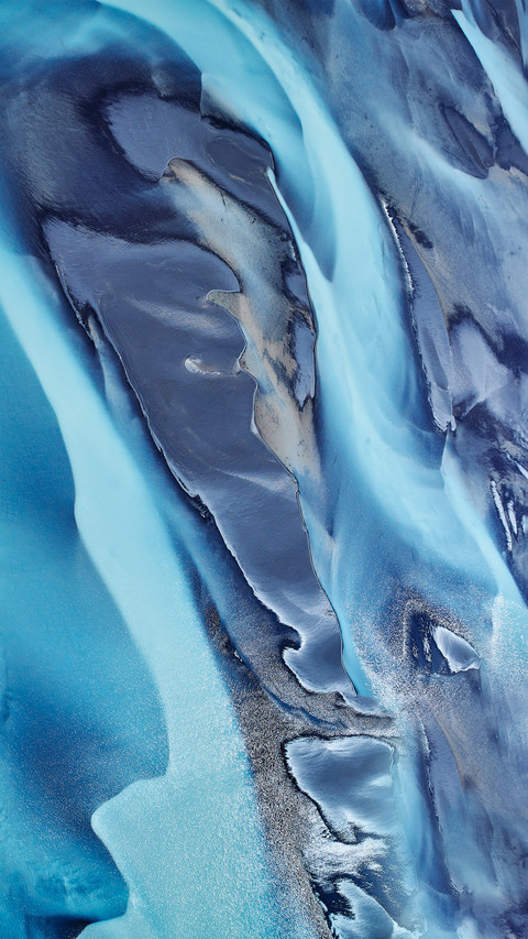 Patterns on icelandic riverbeds screenshot