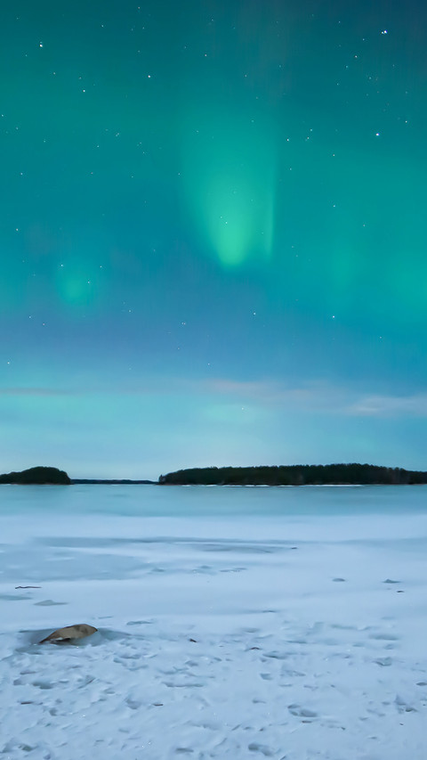 The northern lights at sea screenshot