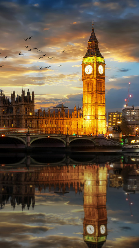 Beautiful Clock Tower by The River in The Evening screenshot