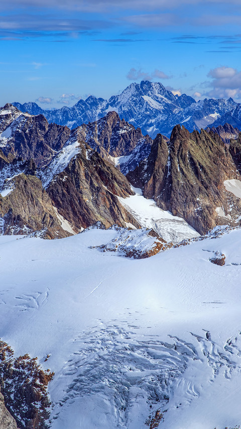 Snow Mountain Under Blue Sky screenshot
