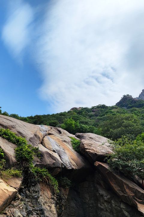 A cave in mountain.jpg screenshot