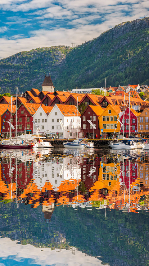 Norwegian Colorful Harbor screenshot