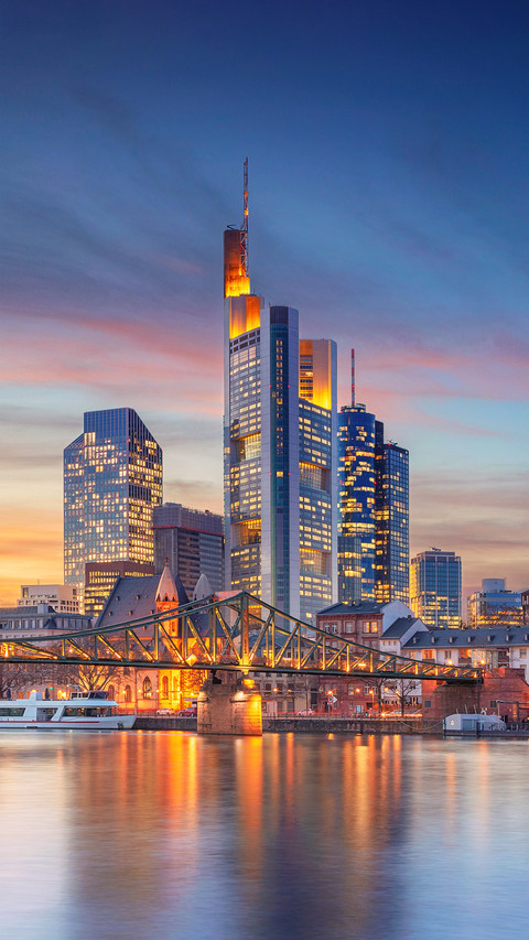 Frankfurt am Main skyline during beautiful sunset screenshot