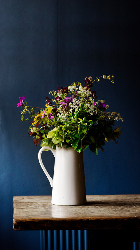 Raise flowers and put some hard things 01 screenshot