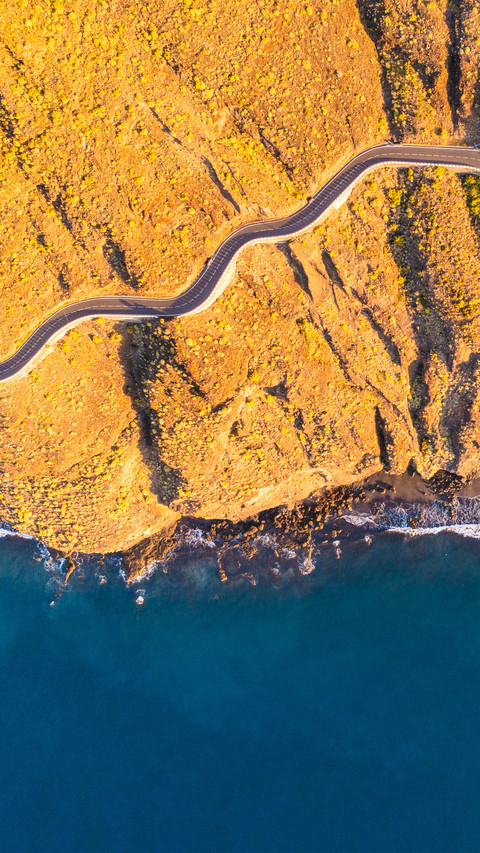 The winding coastal road screenshot