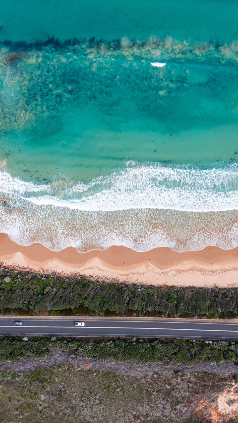 The coastal highway winds and stretches screenshot