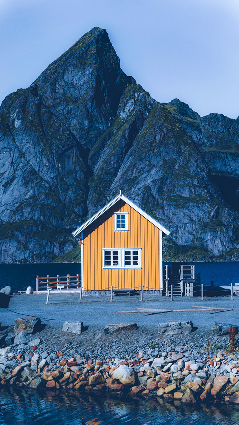 Yellow small house in norway screenshot
