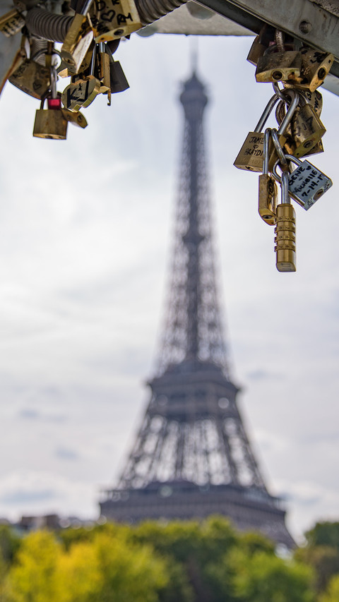 lock-key-seine-eiffel-597044 screenshot