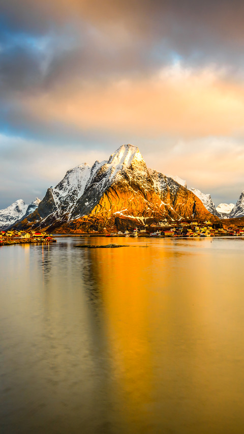 Golden fishing village screenshot