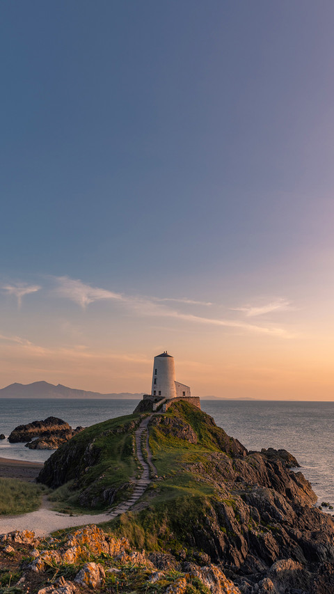The Llanddwyn island lighthouse screenshot