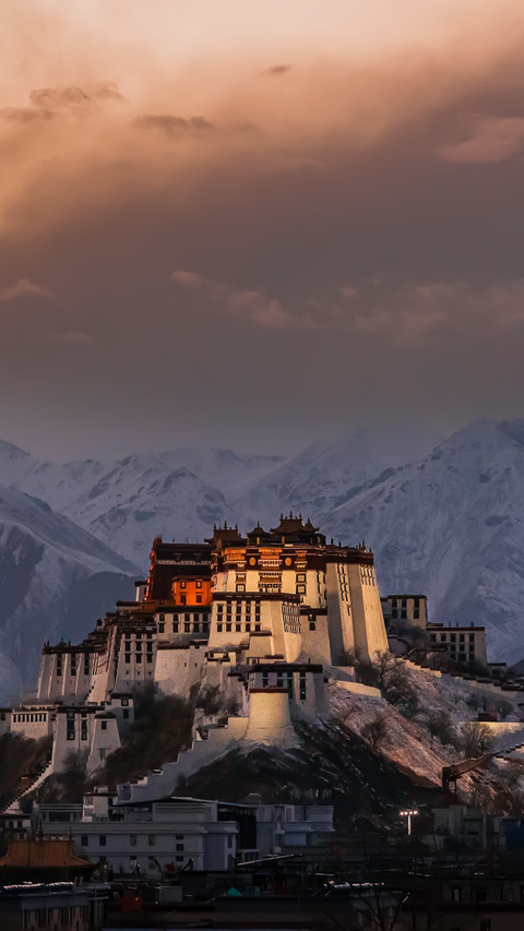 The dusk colors Potala Palace screenshot