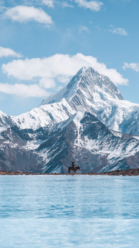 Cold Lake Gasa is serene and still. screenshot