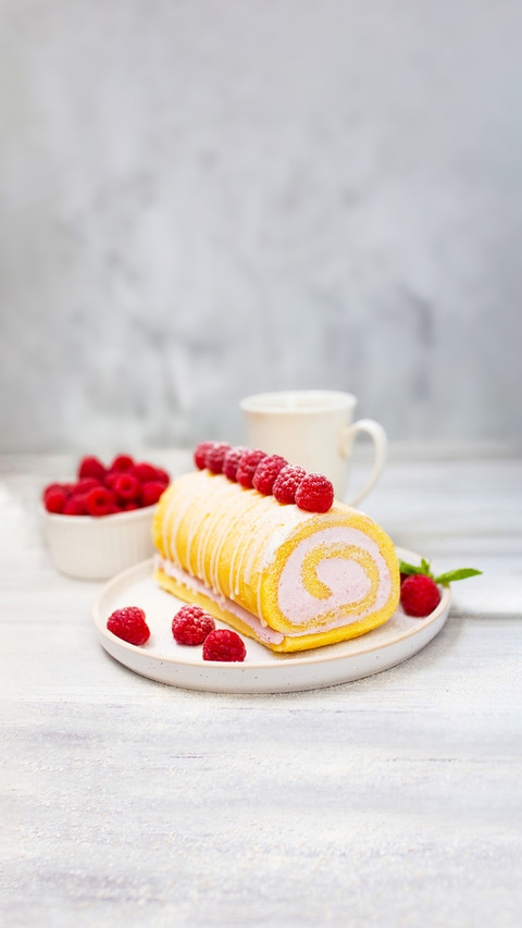 Swiss roll stuffed with cream cheese screenshot