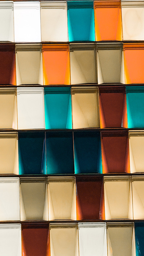 The color blocks are blue orange and white gold screenshot