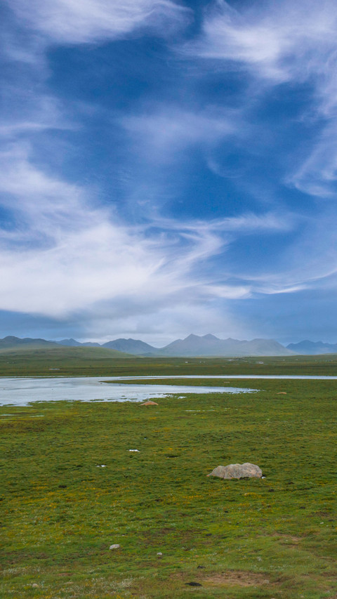 Amidst the clouds and shadows of the plateau meadow screenshot