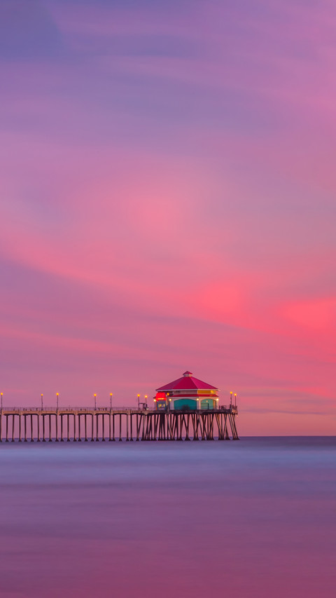 A wide sunset shot of Huntington Beach Pier screenshot