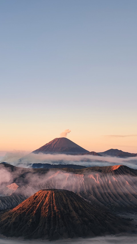 Yearly and monthly volcanic landscapes of Mexico screenshot
