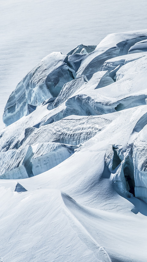Beautiful Snowy Mountain screenshot