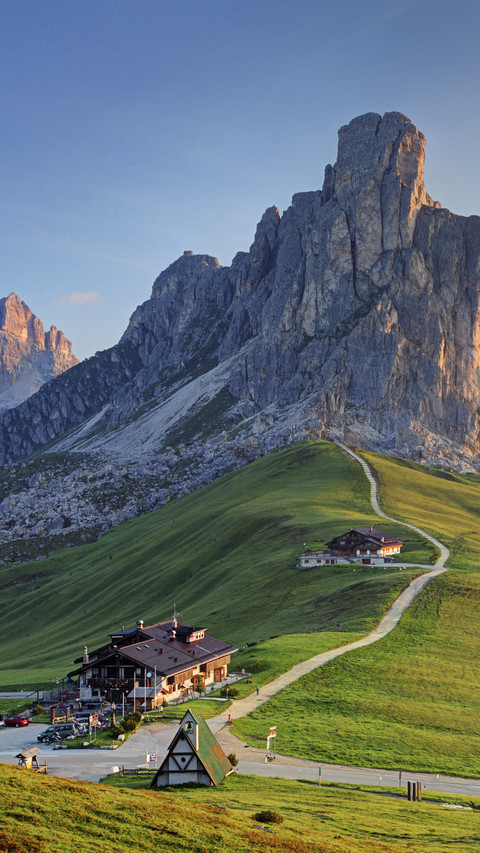 Dolomites Mountain in Italy screenshot