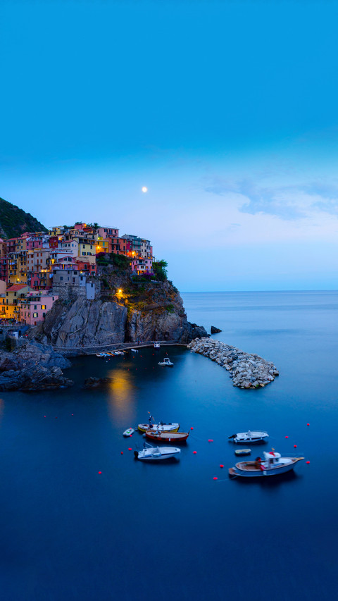 Manarola, Italy - late evening screenshot