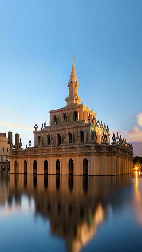 Architectural reflection screenshot