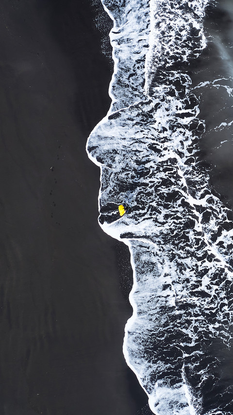 Experience the fantasy of the black sand beach 2 screenshot