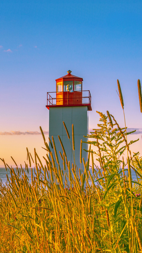 Sunrise at West Quaco Point Lighthouse screenshot