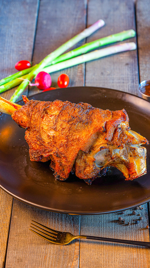 Flame roasted German salted pig trotters screenshot