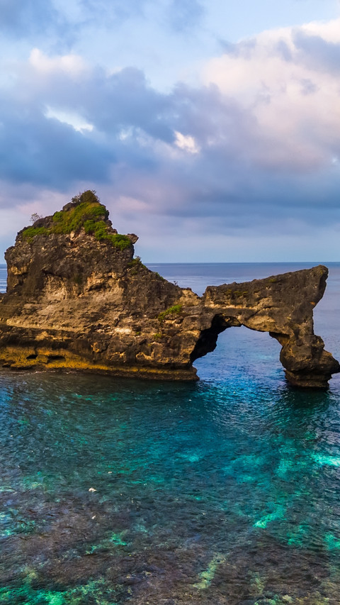 Rough Rocks, Clear Waters, Nature's Timeless Art screenshot