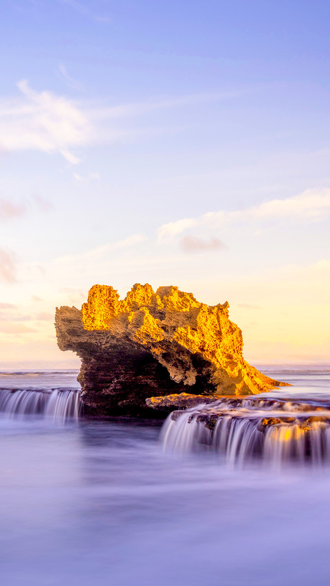 Dragon Head Rock on the Mornington Peninsula Australia screenshot