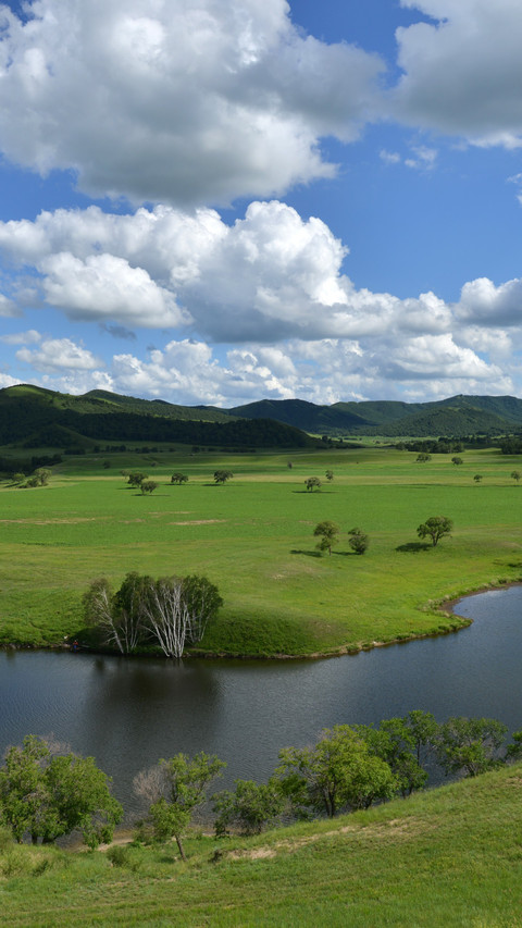 Grassland lake white clouds and sky screenshot