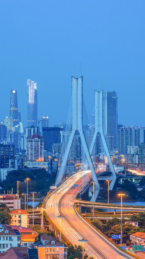 Busy Traffic Roads and Traffic Flow at Night in Guangzhou screenshot
